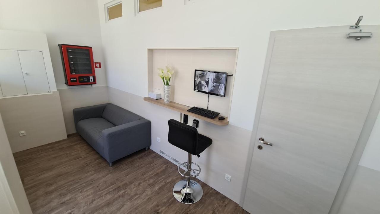 Cabin Hostel Λιουμπλιάνα Εξωτερικό φωτογραφία